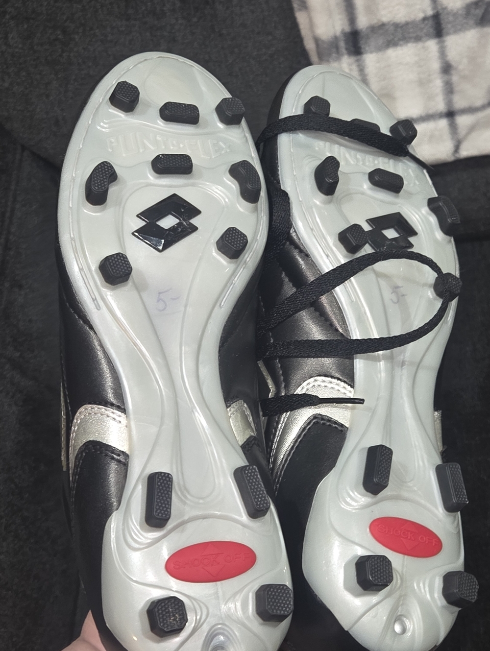Men's size 11 Lotto soccer cleats in excellent condition - Picture 6 of 6